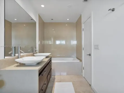 16473 NE 31st Avenue North Miami Beach FL 33160