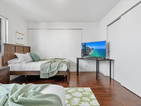 16473 NE 31st Avenue North Miami Beach FL 33160