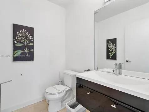 16473 NE 31st Avenue North Miami Beach FL 33160