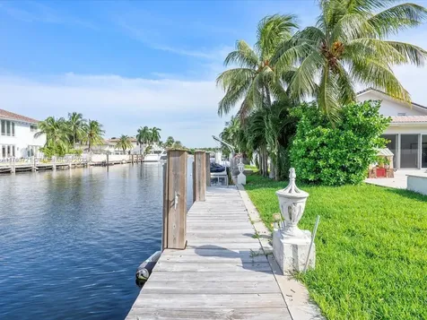 16473 NE 31st Avenue North Miami Beach FL 33160
