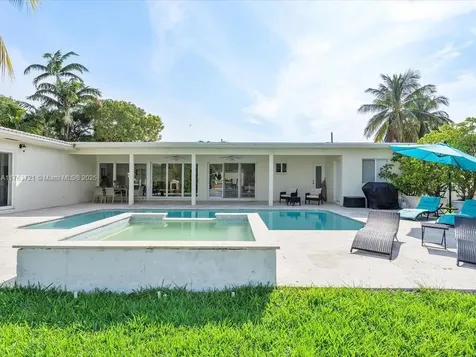 16473 NE 31st Avenue North Miami Beach FL 33160