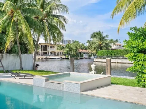 16473 NE 31st Avenue North Miami Beach FL 33160