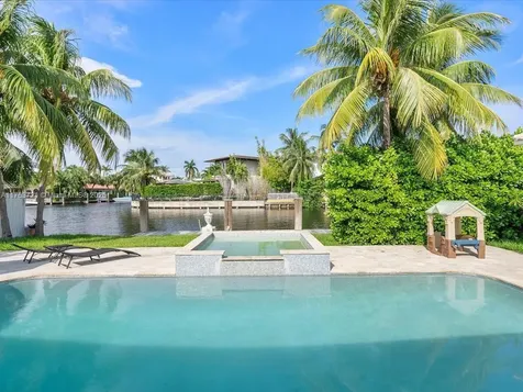 16473 NE 31st Avenue North Miami Beach FL 33160