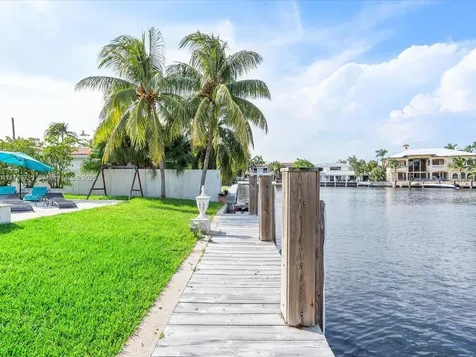 16473 NE 31st Avenue North Miami Beach FL 33160