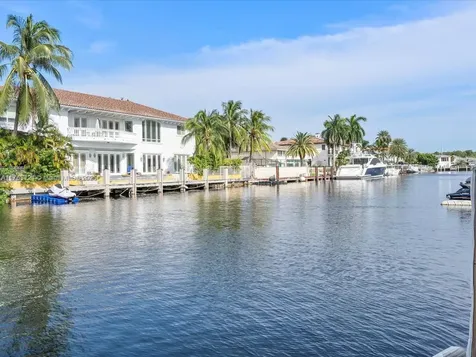 16473 NE 31st Avenue North Miami Beach FL 33160
