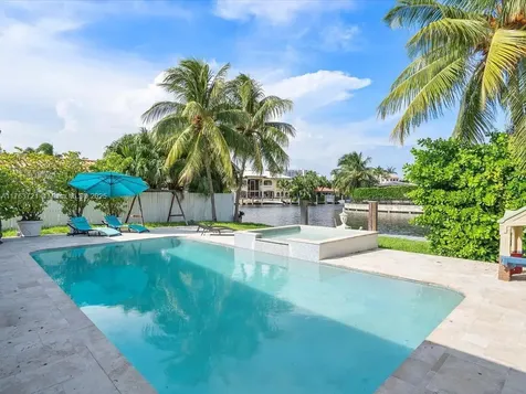 16473 NE 31st Avenue North Miami Beach FL 33160