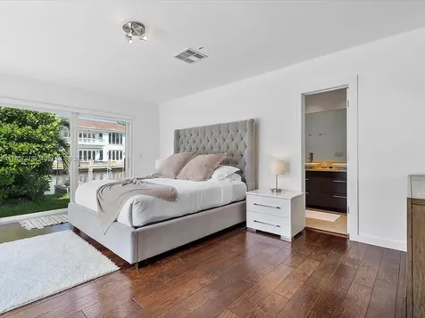 16473 NE 31st Avenue North Miami Beach FL 33160