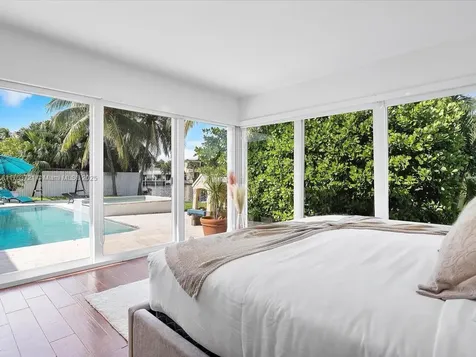 16473 NE 31st Avenue North Miami Beach FL 33160