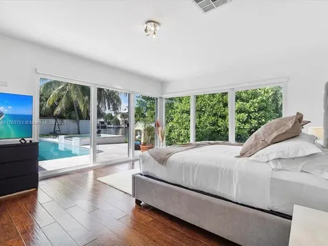 16473 NE 31st Avenue North Miami Beach FL 33160