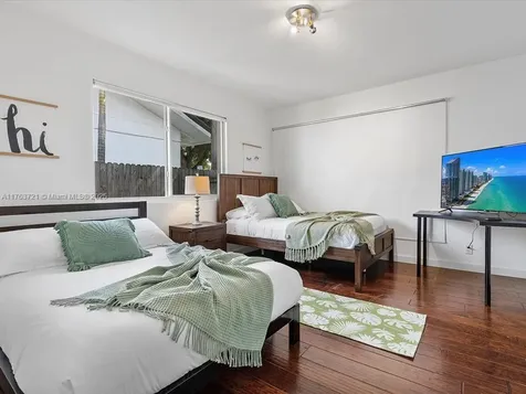 16473 NE 31st Avenue North Miami Beach FL 33160