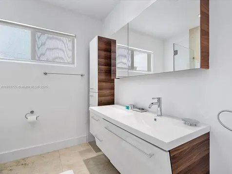 16473 NE 31st Avenue North Miami Beach FL 33160