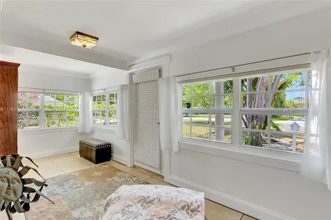 521 Wren Avenue Miami Springs FL 33166