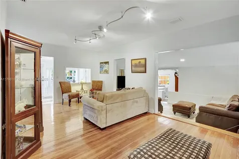 521 Wren Avenue Miami Springs FL 33166