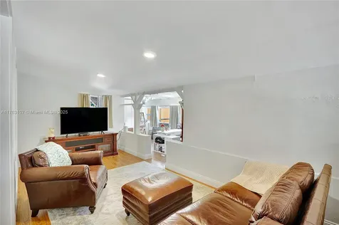 521 Wren Avenue Miami Springs FL 33166