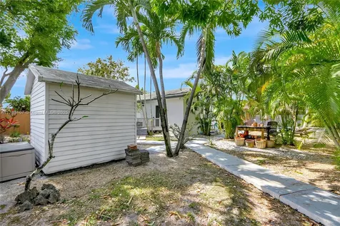 521 Wren Avenue Miami Springs FL 33166