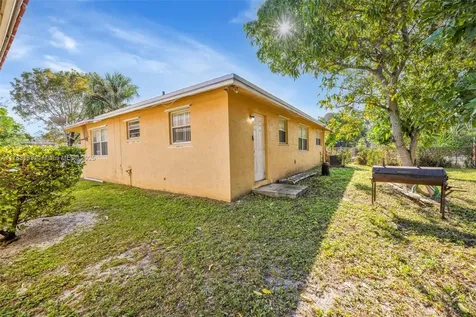 2855 NW 7th Street Fort Lauderdale FL 33311