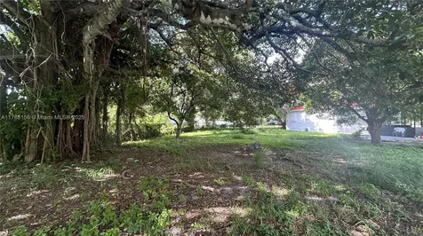 205 Seaman Avenue Opa-Locka FL 33054