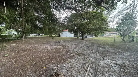 205 Seaman Avenue Opa-Locka FL 33054