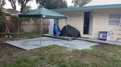 27 SW 7th Street Hallandale Beach FL 33009