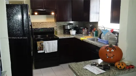 27 SW 7th Street Hallandale Beach FL 33009