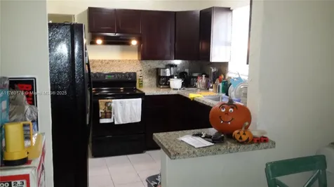 27 SW 7th Street Hallandale Beach FL 33009