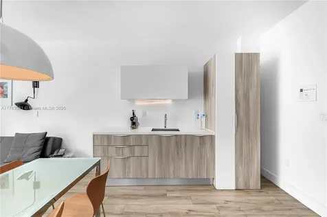 1215 West Avenue Miami Beach FL 33139