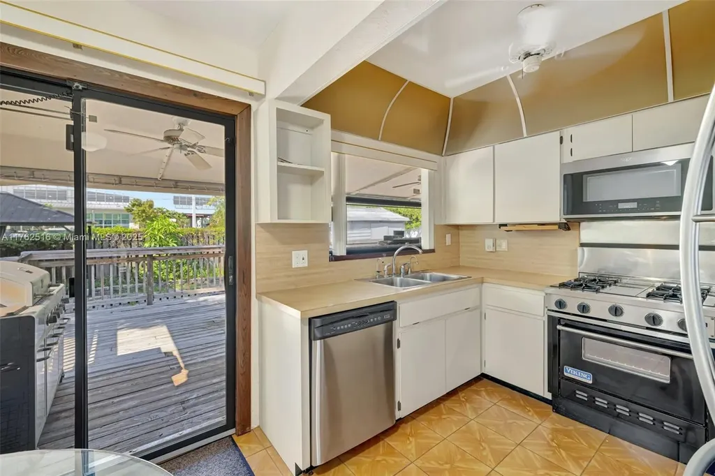 217 SE 10th Street Fort Lauderdale FL 33316