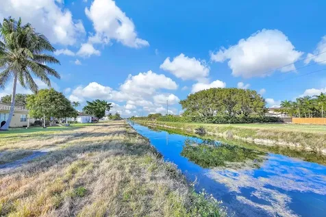 1477 NE 40th Road Homestead FL 33033