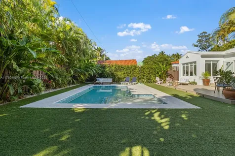 840 NE 72nd Terrace Miami FL 33138
