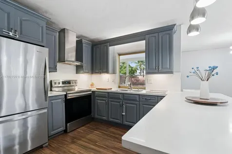2140 N 55th Avenue Hollywood FL 33021