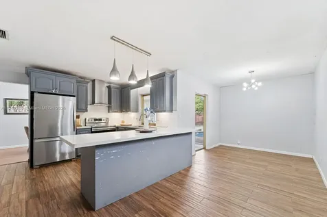 2140 N 55th Avenue Hollywood FL 33021
