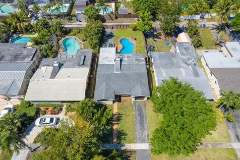 2140 N 55th Avenue Hollywood FL 33021