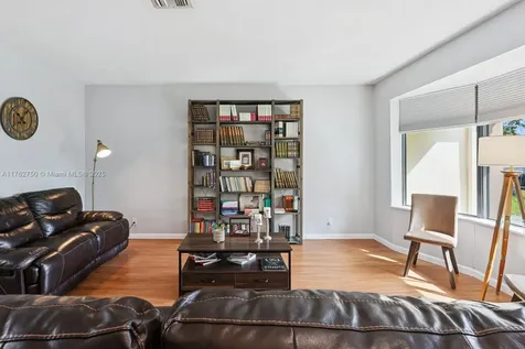 2140 N 55th Avenue Hollywood FL 33021