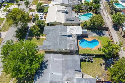 2140 N 55th Avenue Hollywood FL 33021