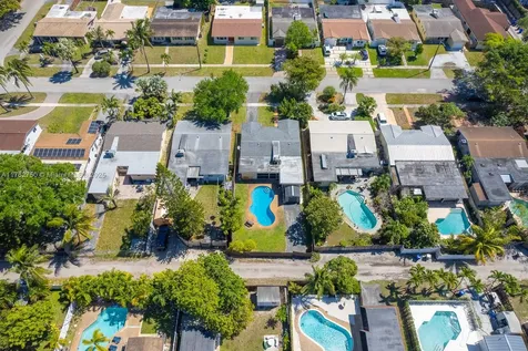 2140 N 55th Avenue Hollywood FL 33021