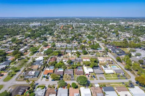 2140 N 55th Avenue Hollywood FL 33021