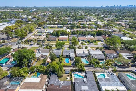 2140 N 55th Avenue Hollywood FL 33021