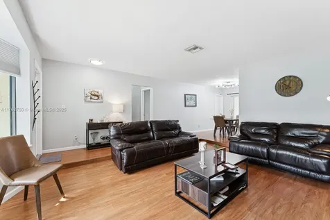 2140 N 55th Avenue Hollywood FL 33021