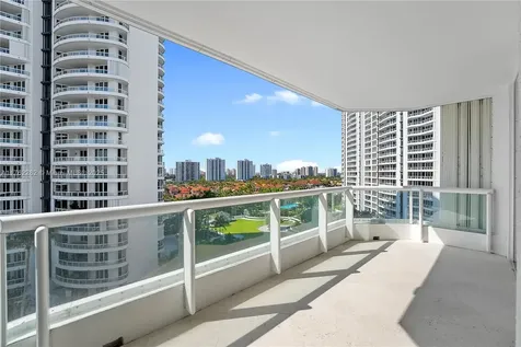 21150 Point Place Aventura FL 33180