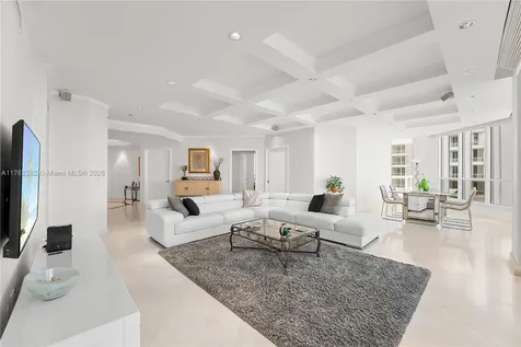 21150 Point Place Aventura FL 33180