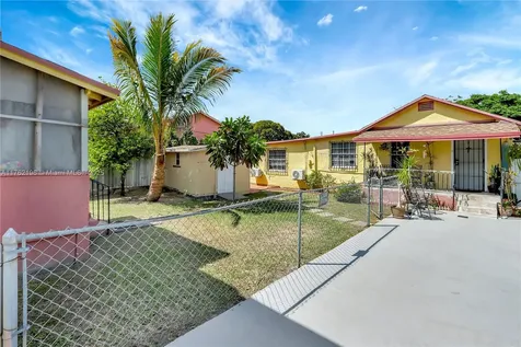 2035 NW 26th Street Miami FL 33142
