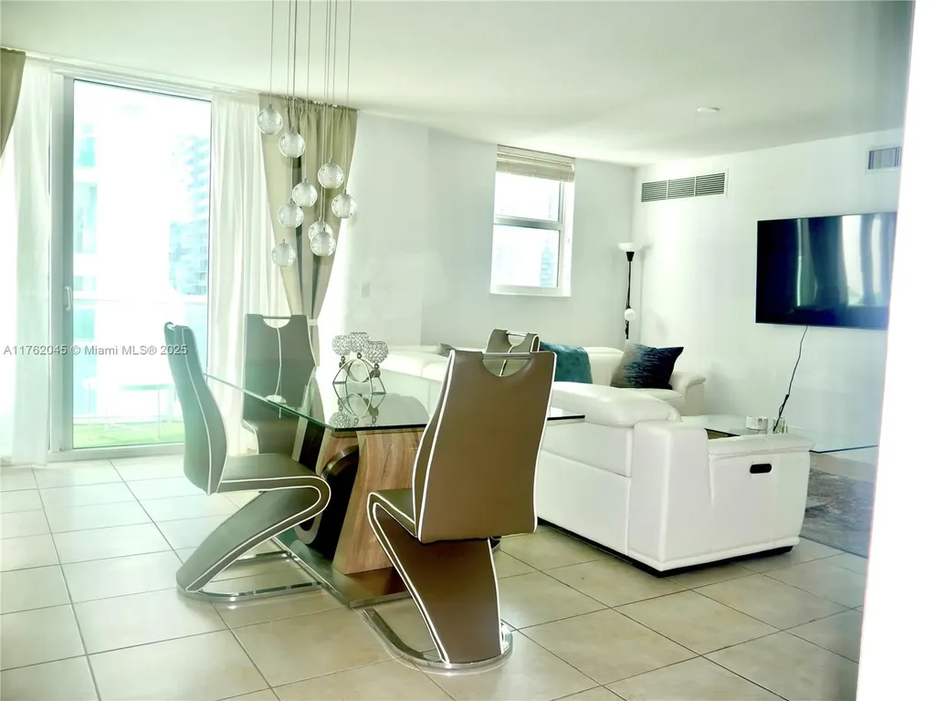 31 SE 5th Street Miami FL 33131