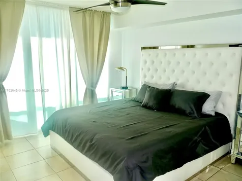31 SE 5th Street Miami FL 33131