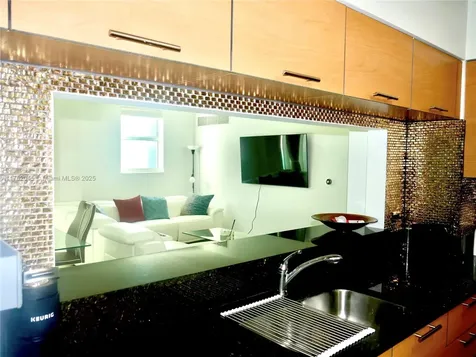 31 SE 5th Street Miami FL 33131
