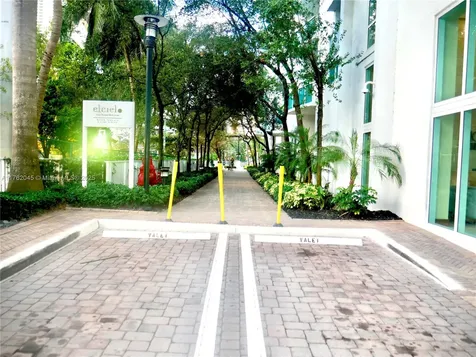 31 SE 5th Street Miami FL 33131