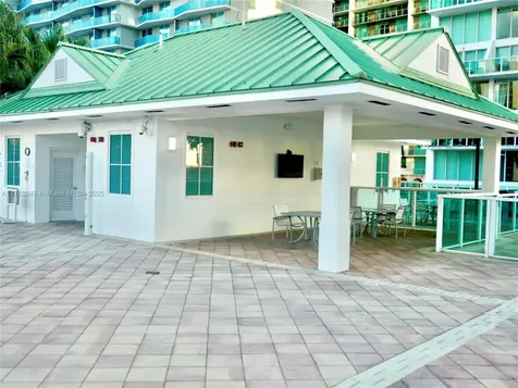 31 SE 5th Street Miami FL 33131