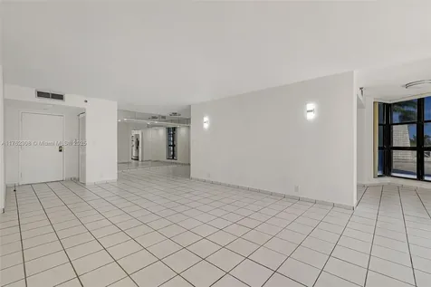4000 Towerside Terrace Miami FL 33138