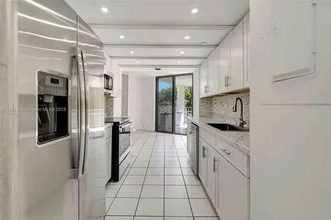 4000 Towerside Terrace Miami FL 33138
