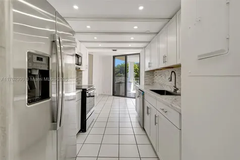 4000 Towerside Terrace Miami FL 33138
