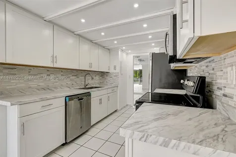 4000 Towerside Terrace Miami FL 33138